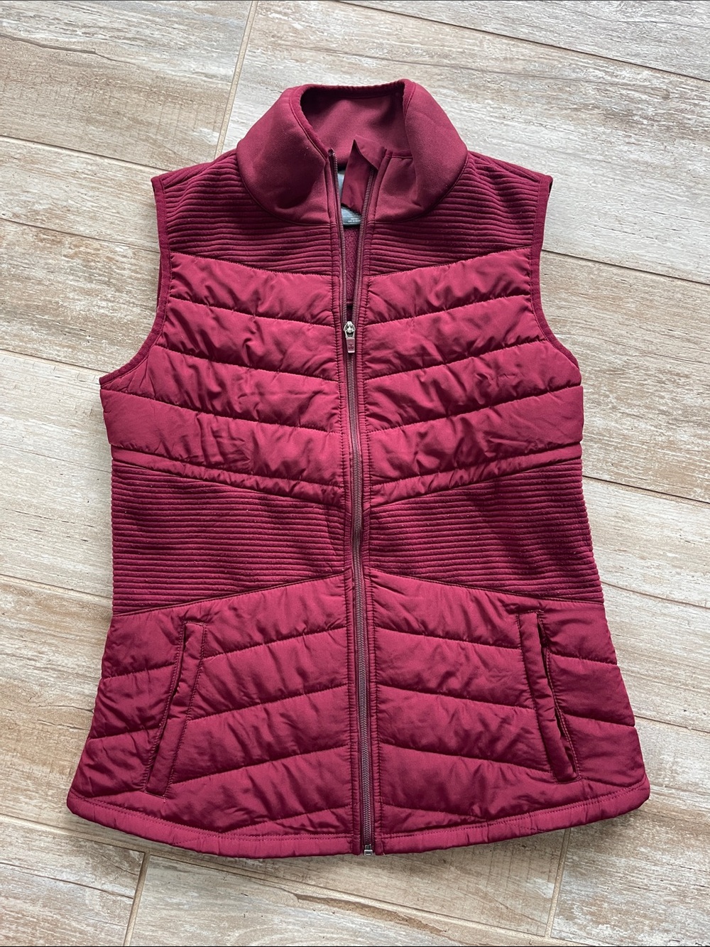 tek gear Women's Quilted Burgundy Zip-Up Vest